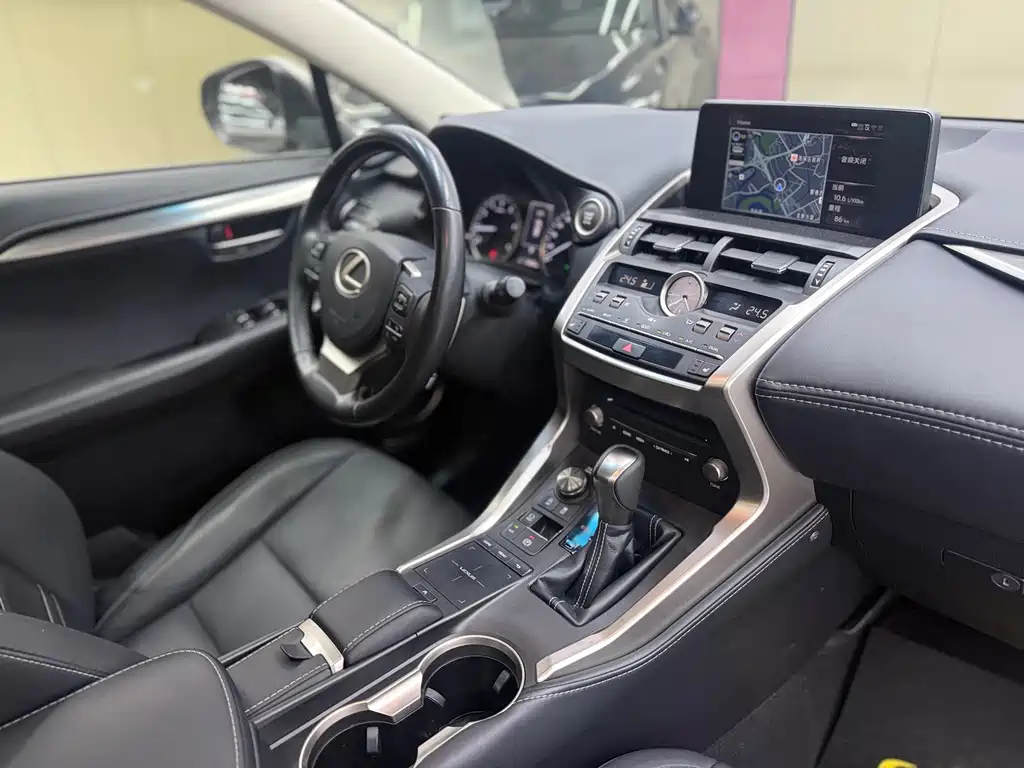 Lexus NX 2018 — фото 12