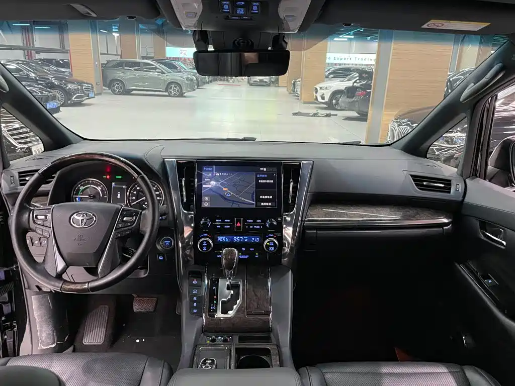 Toyota Alphard 2021 — фото 12