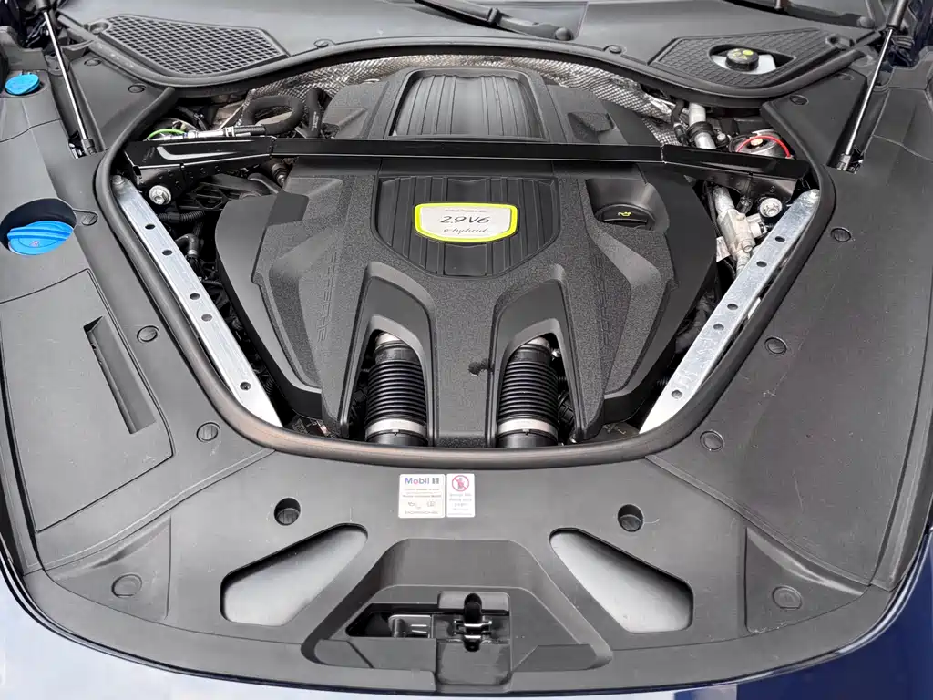 Porsche Panamera Hybrid 2018 — фото 29