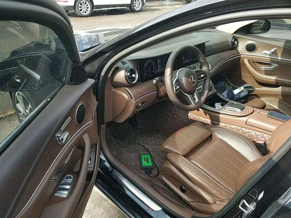 Mercedes-Benz E-Class 2020 — фото 13