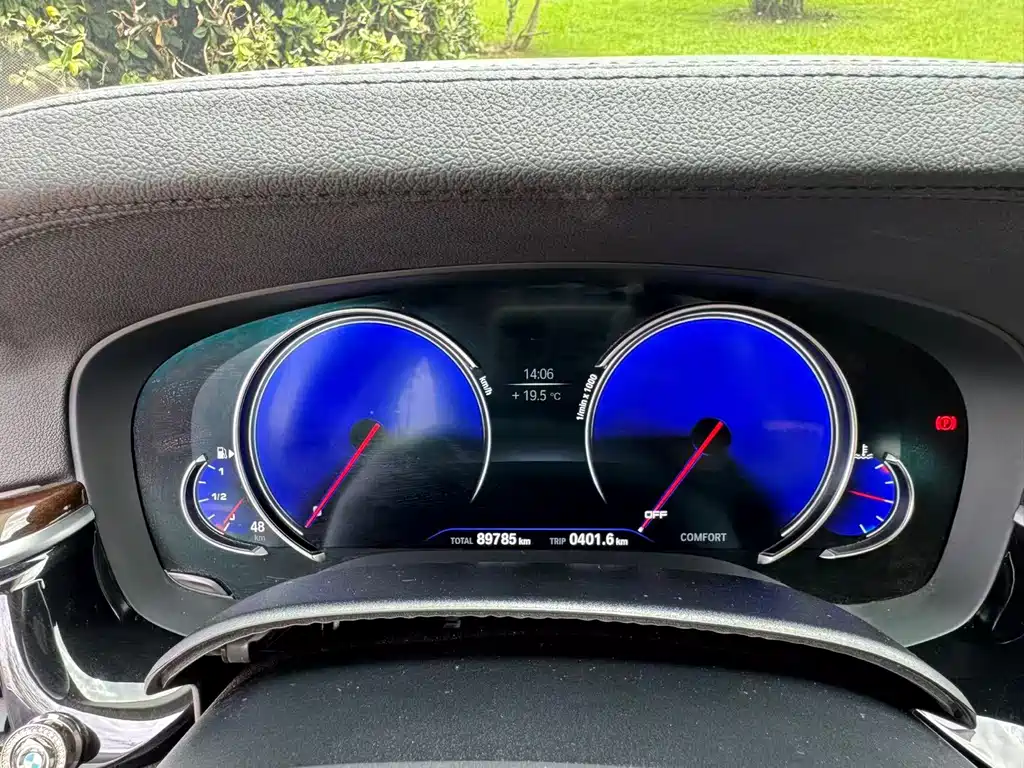 BMW 5 Series 2018 — фото 24