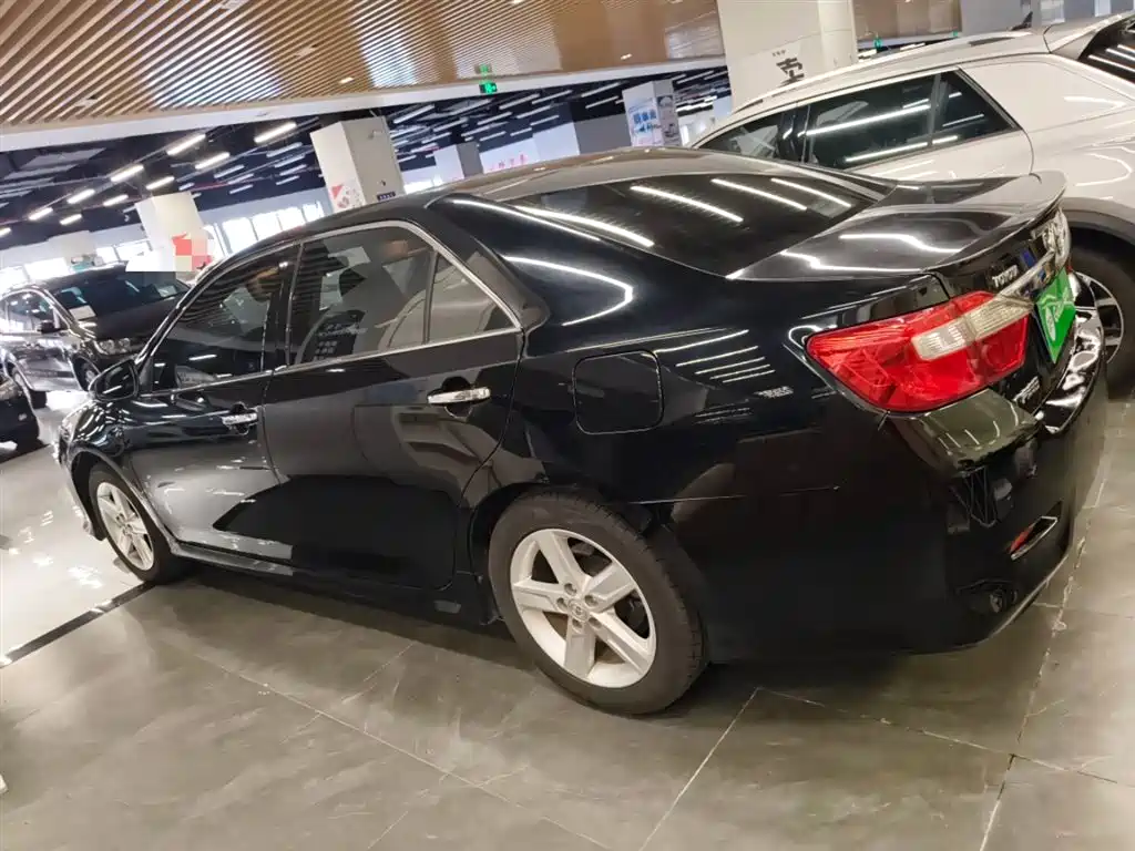 Toyota Camry 2014 — фото 21