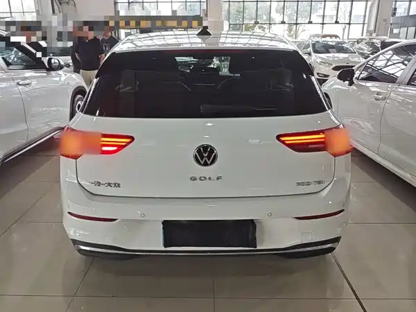 Volkswagen Golf 2025
