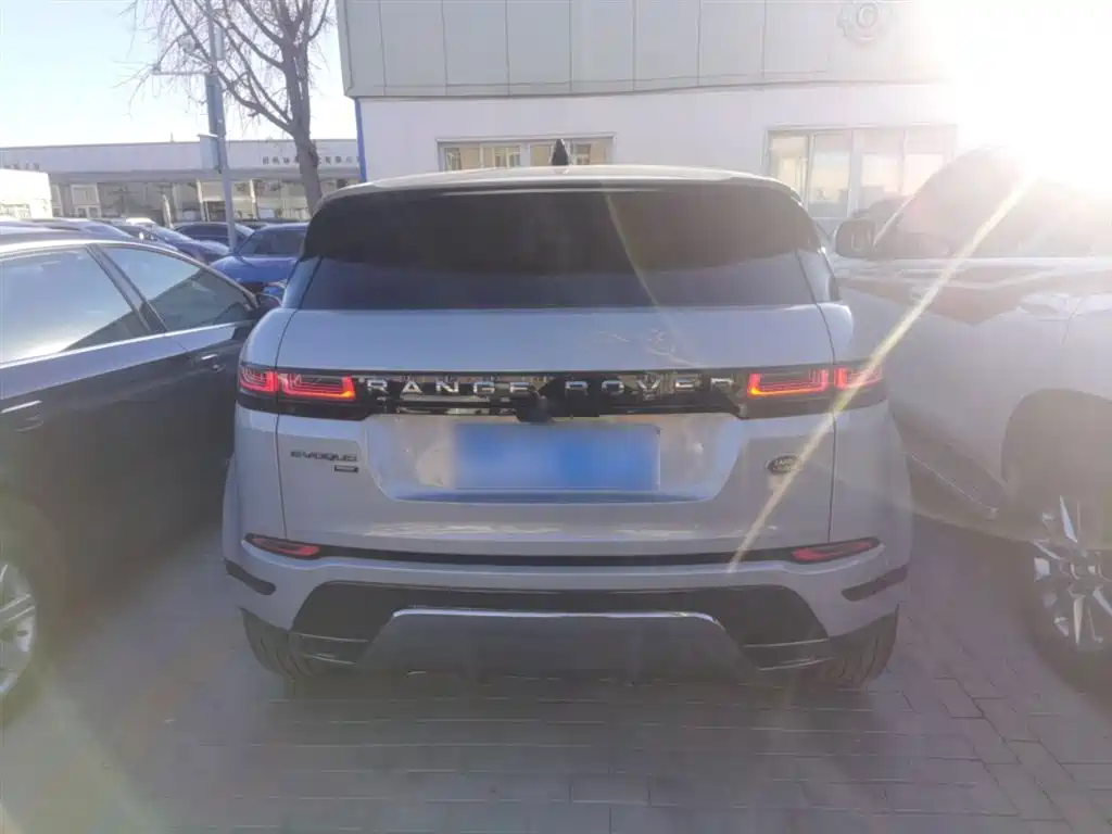 Land Rover Evoque 2023 — фото 6