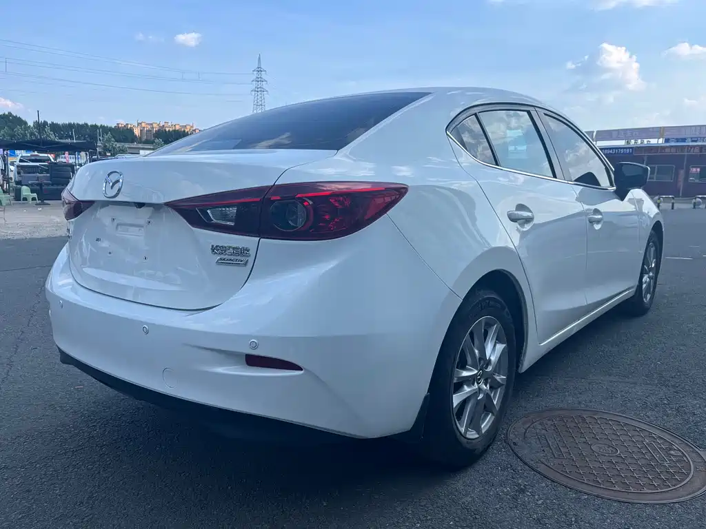 Mazda 3 Axela 2016