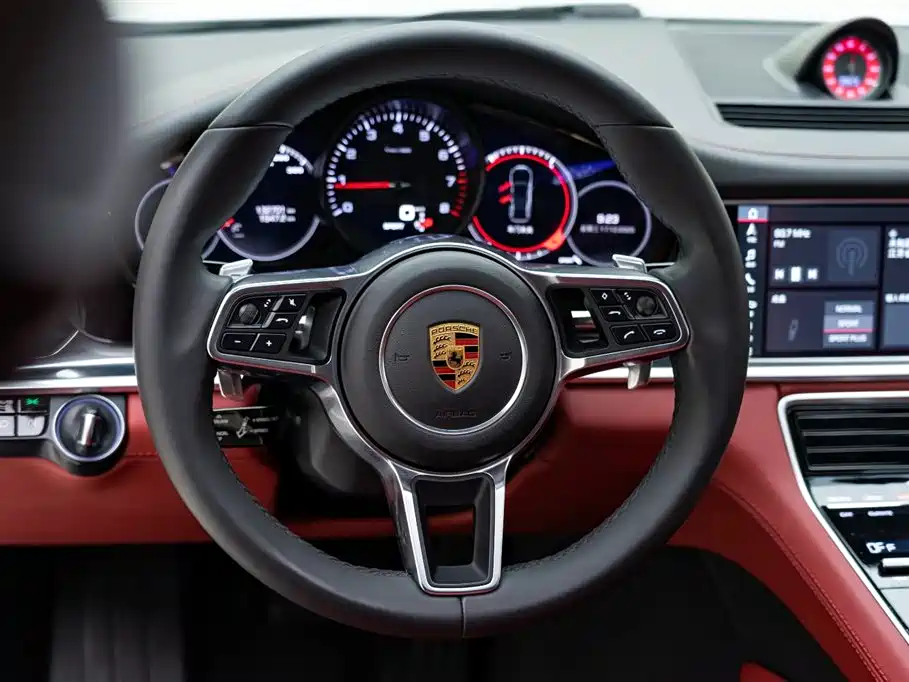 Porsche Panamera 2018 — фото 14
