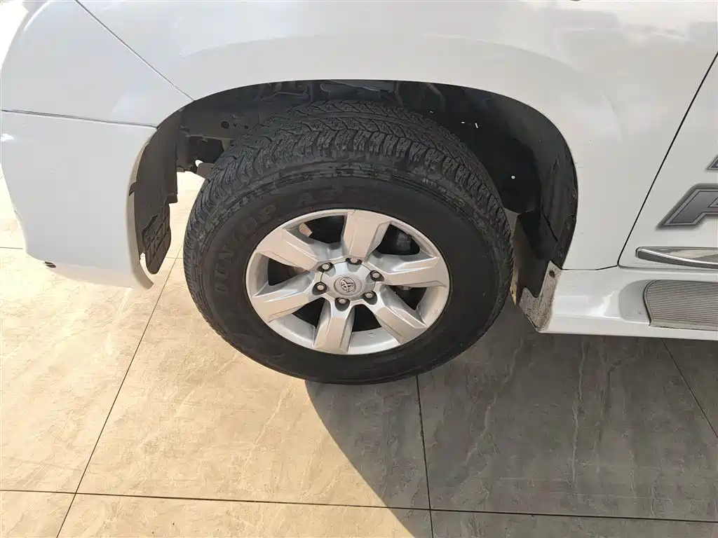 Toyota Prado 2015 — фото 23
