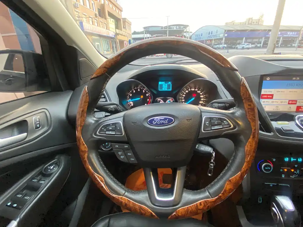 Ford Kuga 2018 — фото 8
