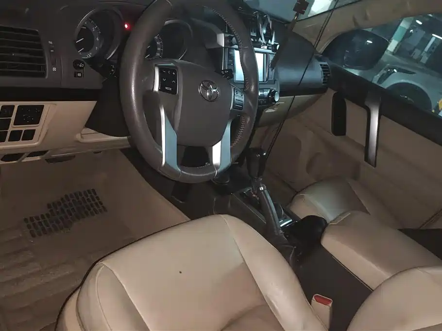 Toyota Prado 2015 — фото 12