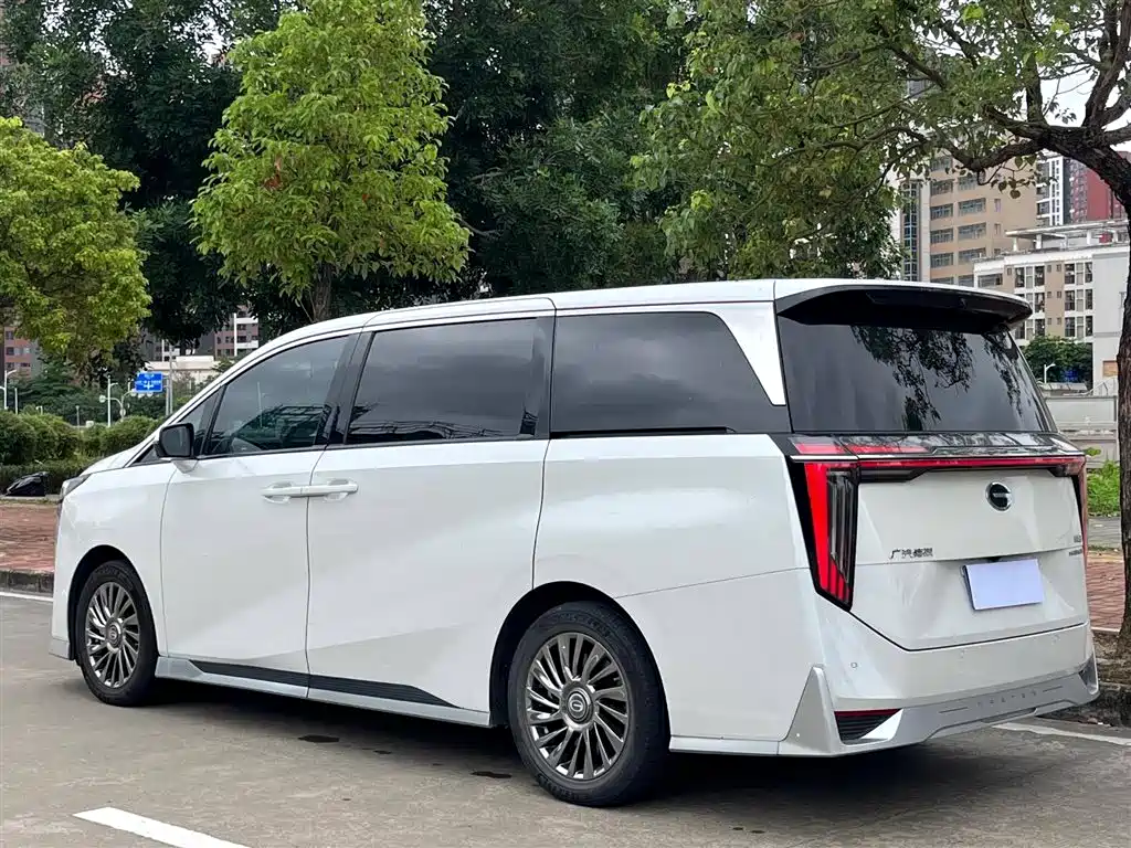 GAC Motor Trumpchi M8 2022 — фото 3
