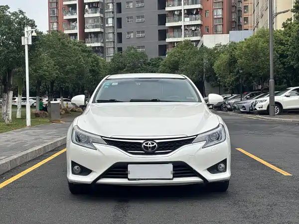 Toyota Reiz 2013
