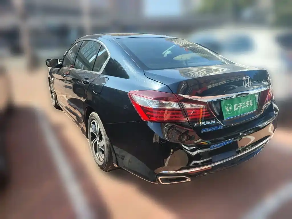 Honda Accord 2016 — фото 25