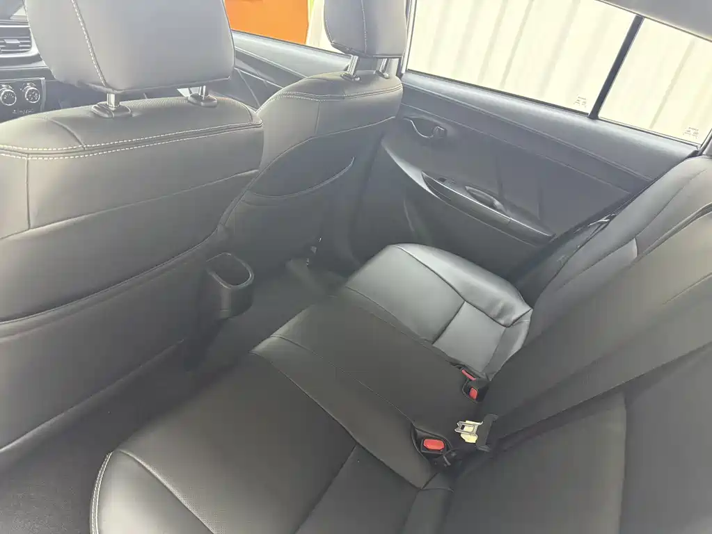Toyota Yaris L 2023 — фото 10