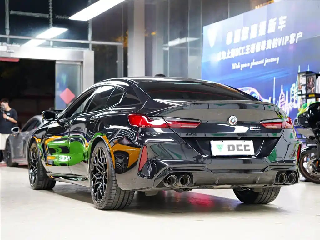 BMW M8 2022
