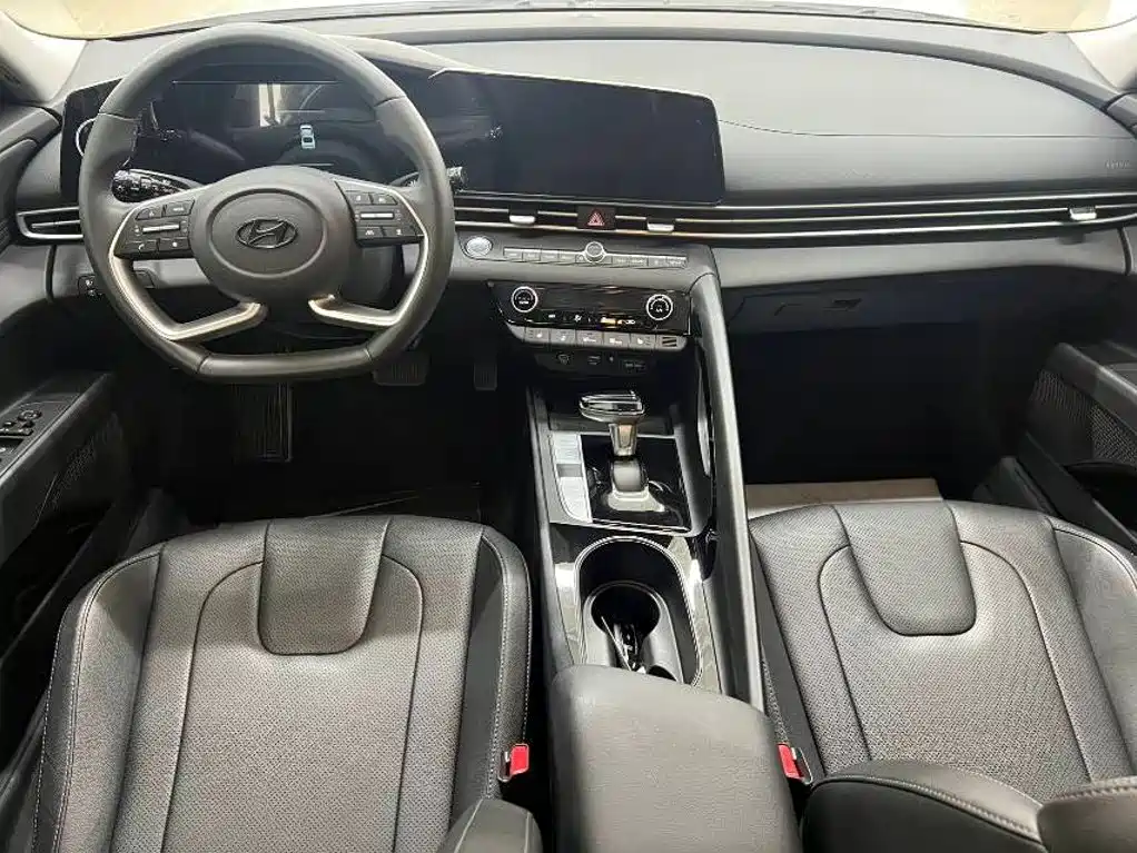 Hyundai Elantra 2023 — фото 10