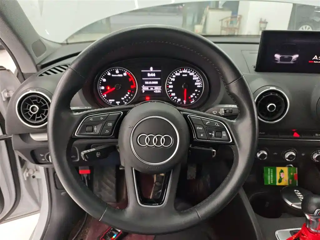 Audi A3 2019 — фото 10