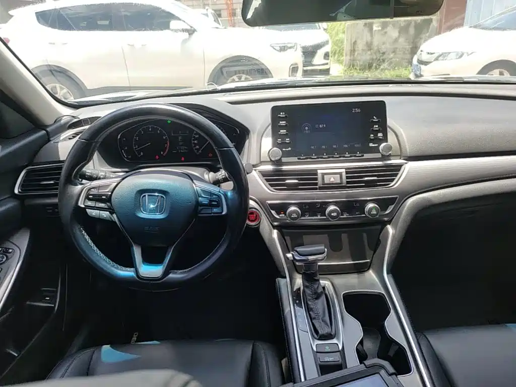 Honda Accord 2019 — фото 10
