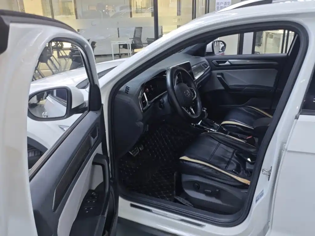 Volkswagen T-Roc 2023