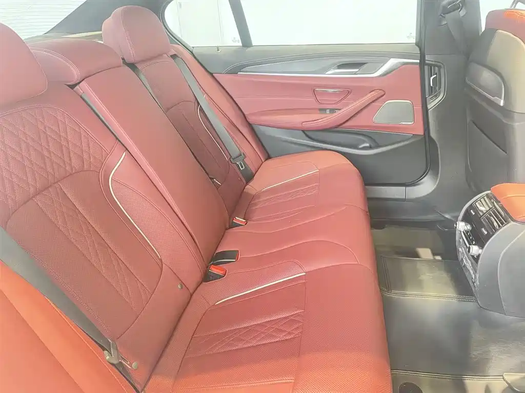 BMW 5 Series 2023 — фото 12