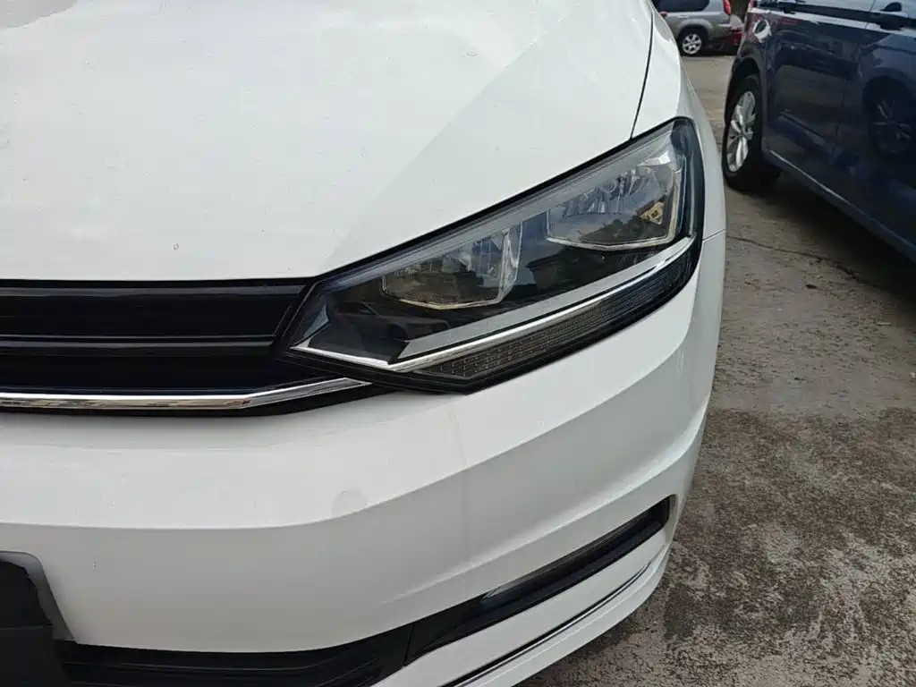 Volkswagen Touran 2017 — фото 24