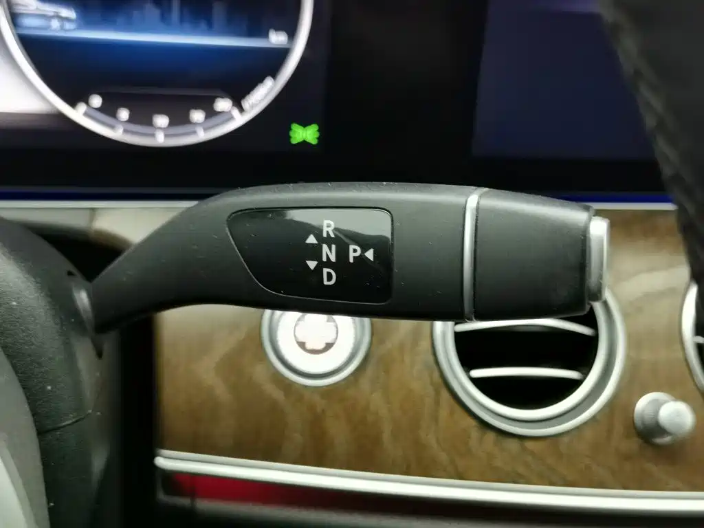 Mercedes-Benz E-Class 2019 — фото 13