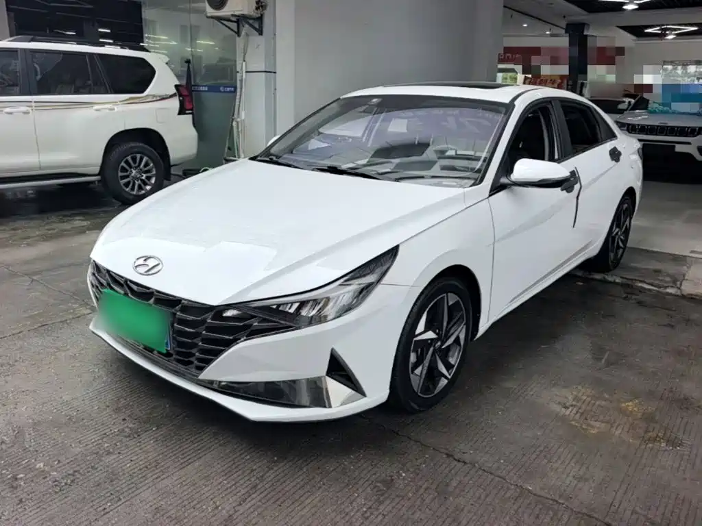 Hyundai Elantra 2022