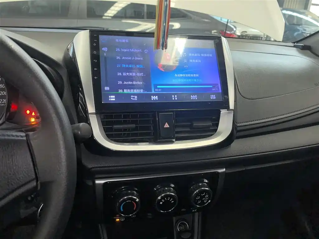 Toyota Yaris L 2018 — фото 13