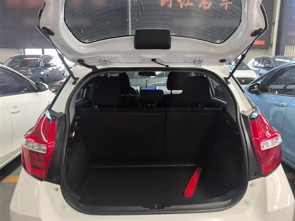 Toyota Yaris L 2018 — фото 19