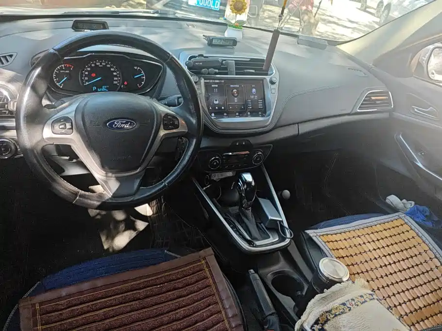 Ford Forrest 2018 — фото 12
