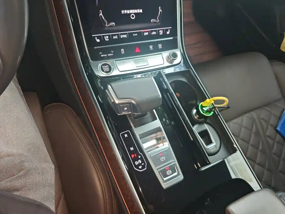 Audi A8 2021 — фото 16