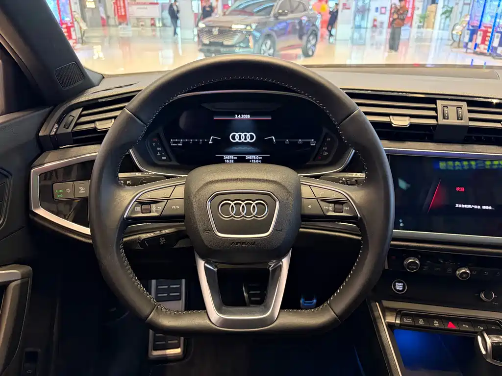 Audi Q3 2021 — фото 13