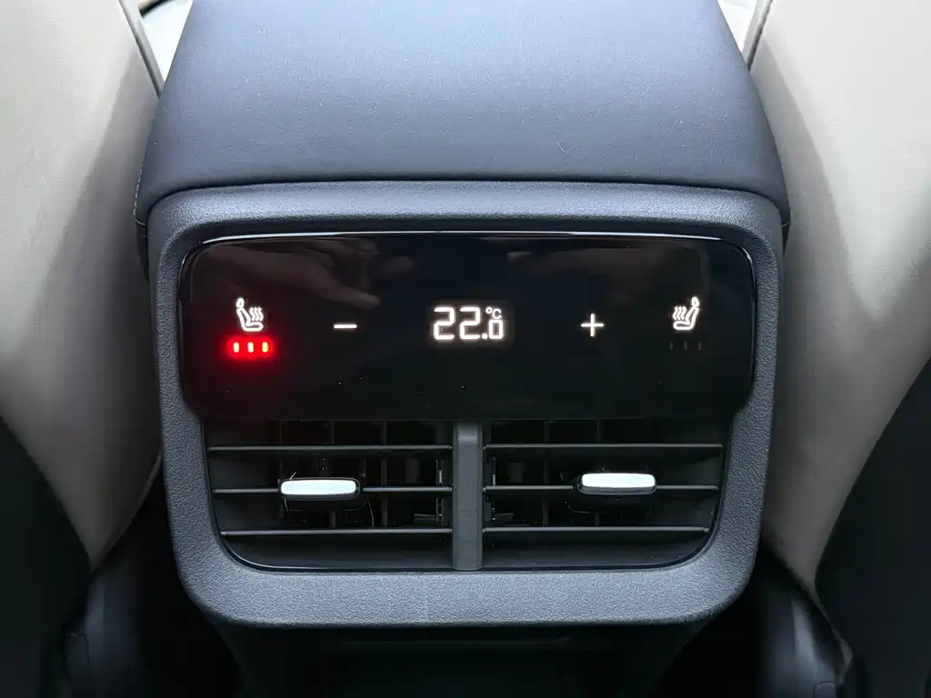 Volvo XC70 PHEV 2025 — фото 14