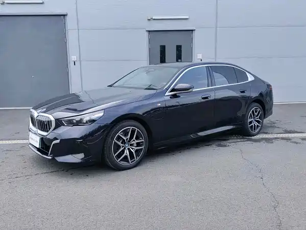 BMW i5 2025