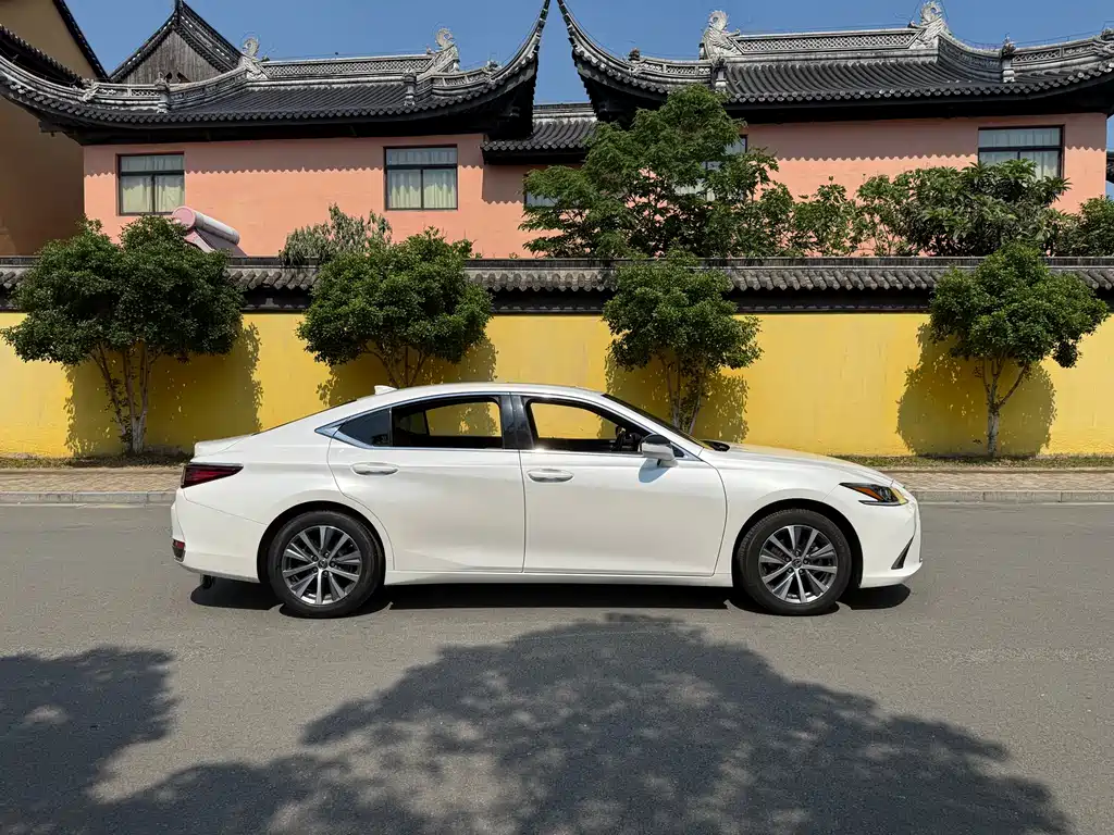 Lexus ES 2020 — фото 4