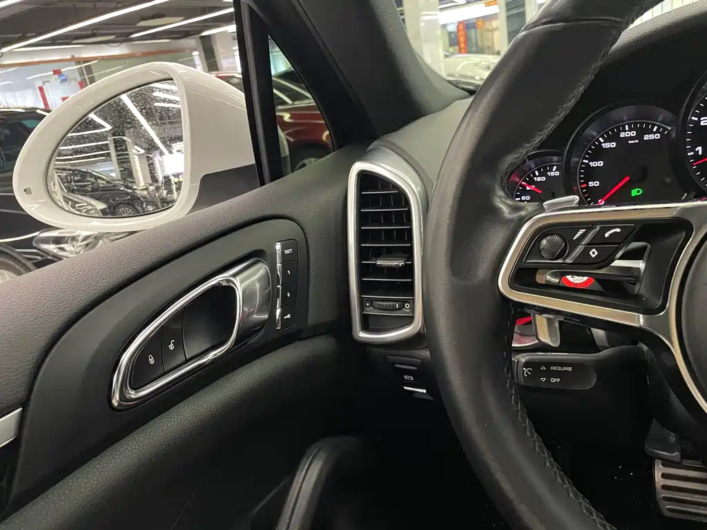 Porsche Cayenne 2016 — фото 15