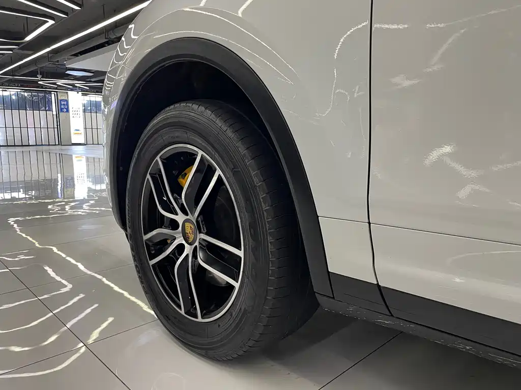 Porsche Cayenne 2016 — фото 46