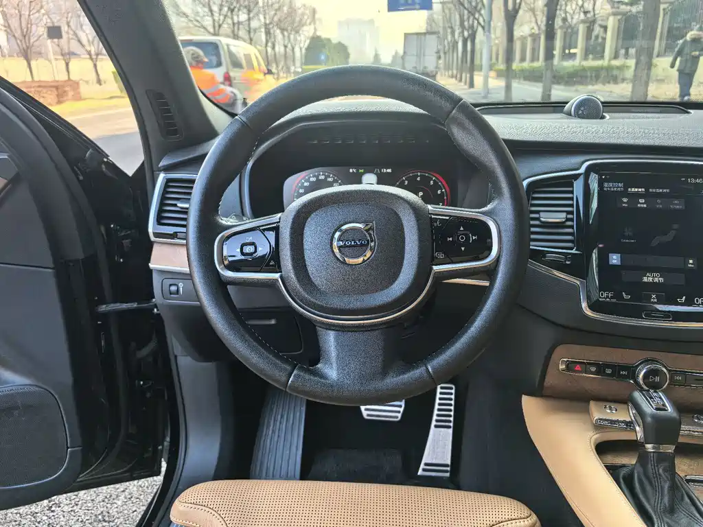 Volvo XC90 2016 — фото 12