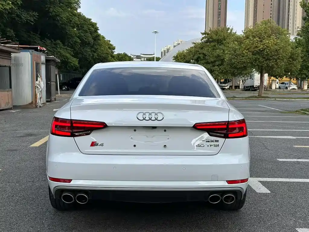 Audi A4L 2017 — фото 9