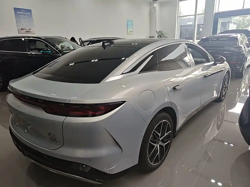 BYD Han L 2025