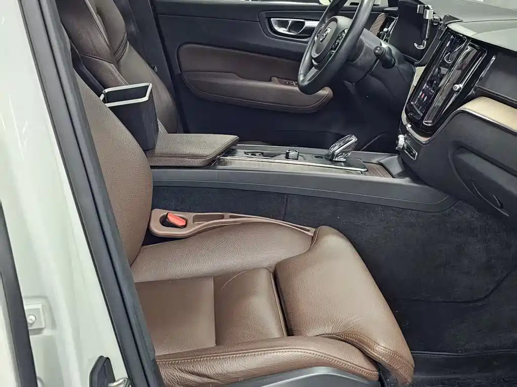 Volvo XC60 PHEV 2022 — фото 8