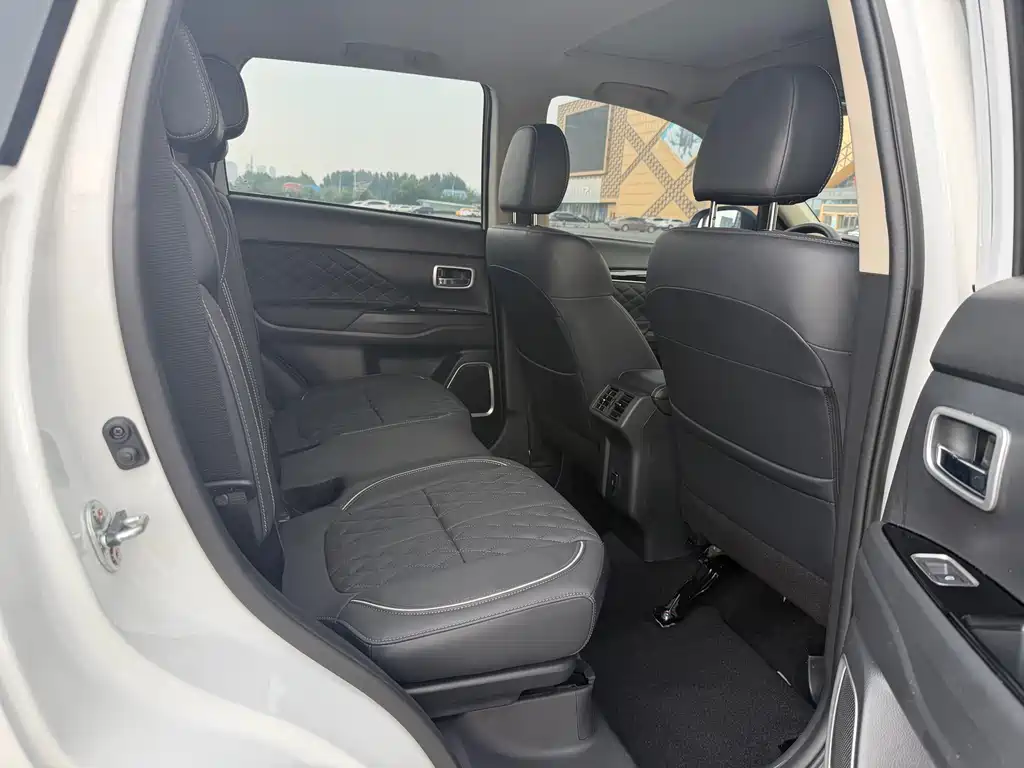 Mitsubishi Outlander 2022 — фото 17