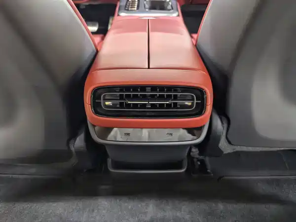 Xiaomi SU7 2024