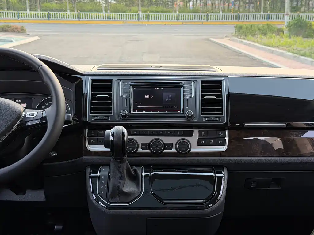 Volkswagen Multivan 2019 — фото 10