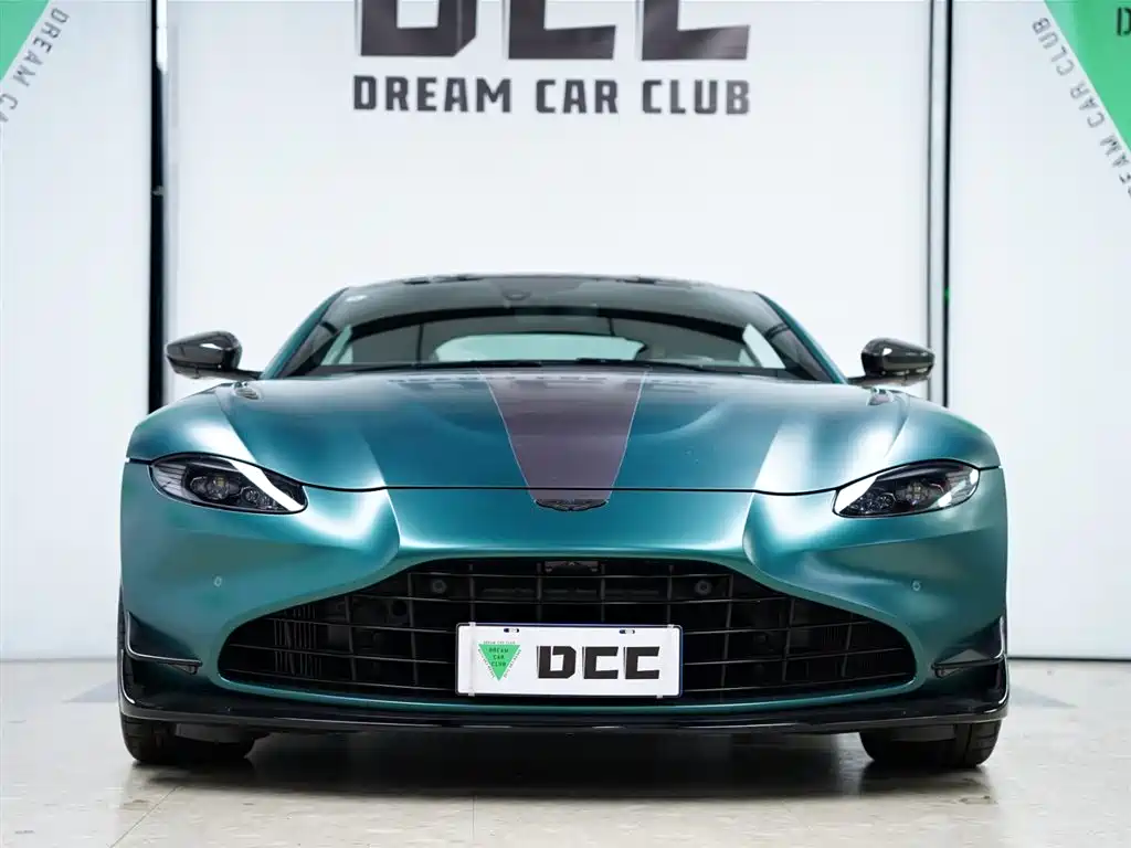 Aston Martin V8 Vantage 2024 — фото 14