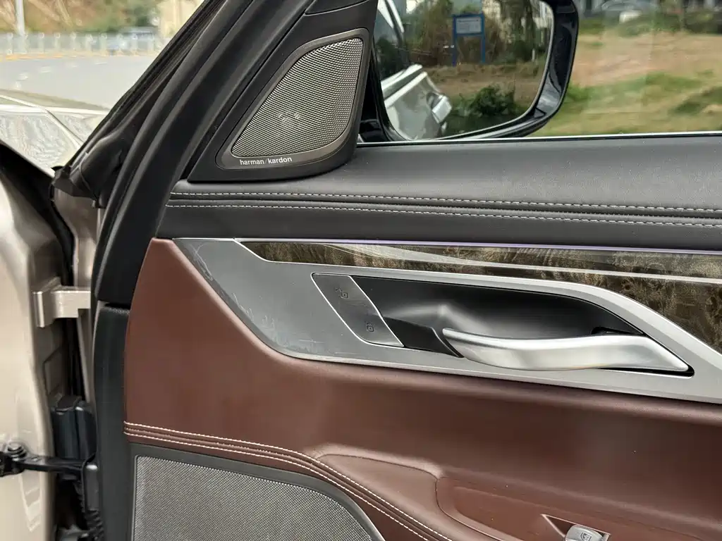 BMW 7 Series 2018 — фото 17