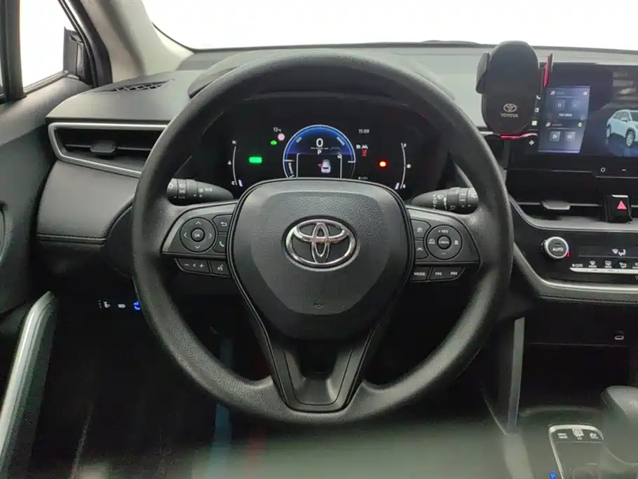 Toyota Corolla Cross 2023 — фото 15