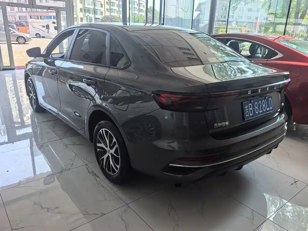 Geely Emgrand 2025