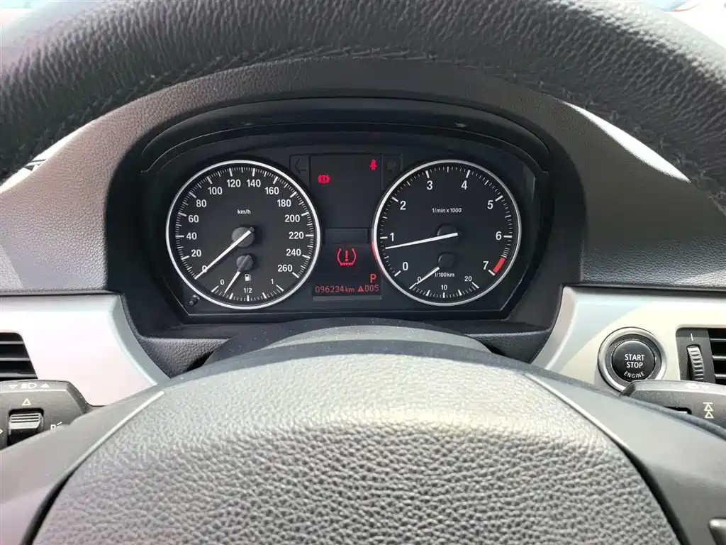 BMW 3 Series 2011 — фото 11