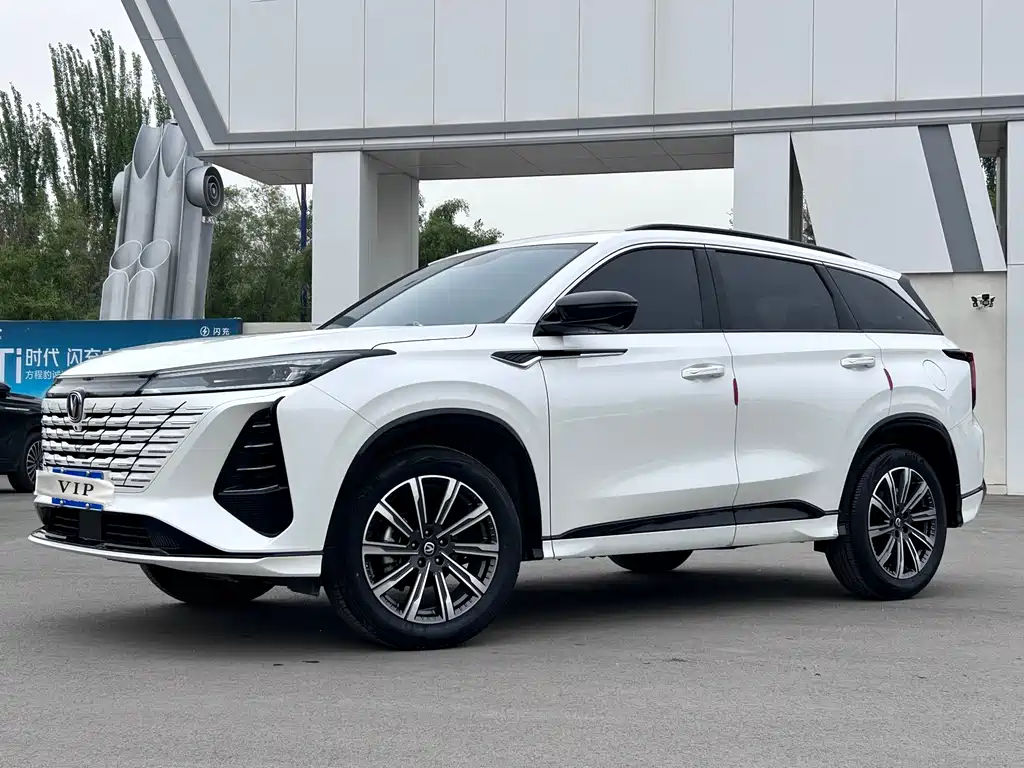 Changan CS75 PLUS 2025 — фото 1