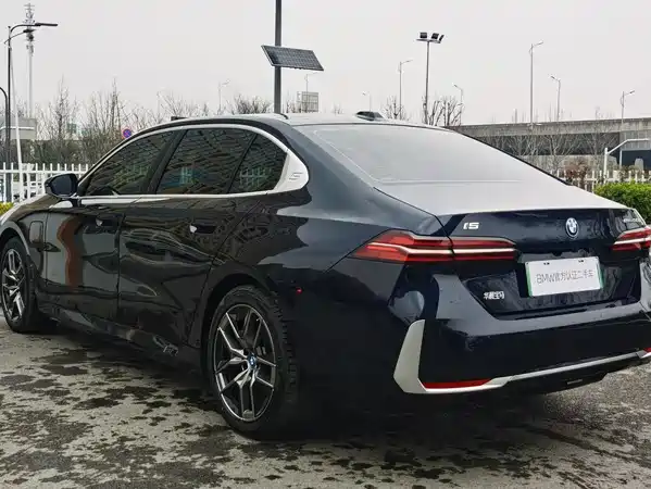 BMW i5 2025